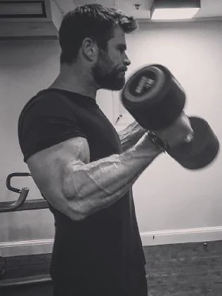 chris hemsworth bodybuilding